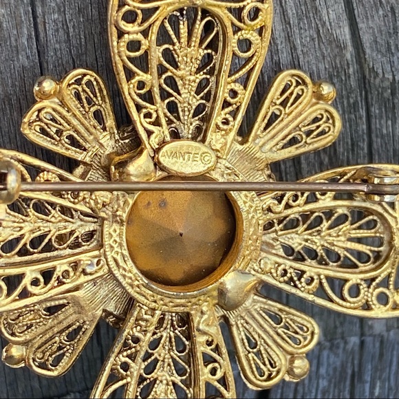 Avante pin with large center rhinestone - Picture 3 of 5